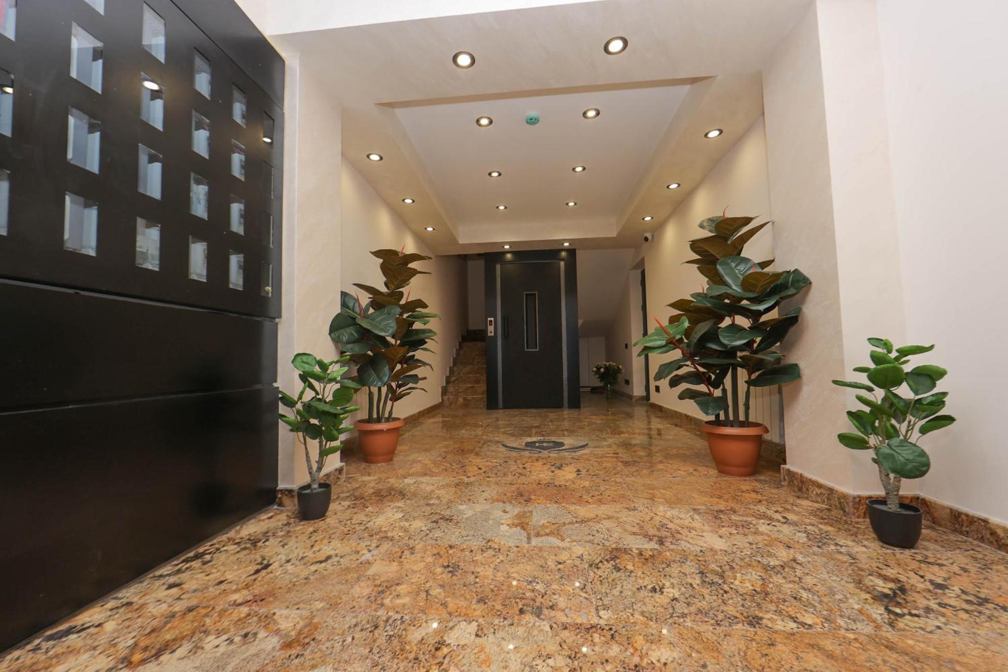 Aparthotel Aygestan Plaza à Erévan Extérieur photo