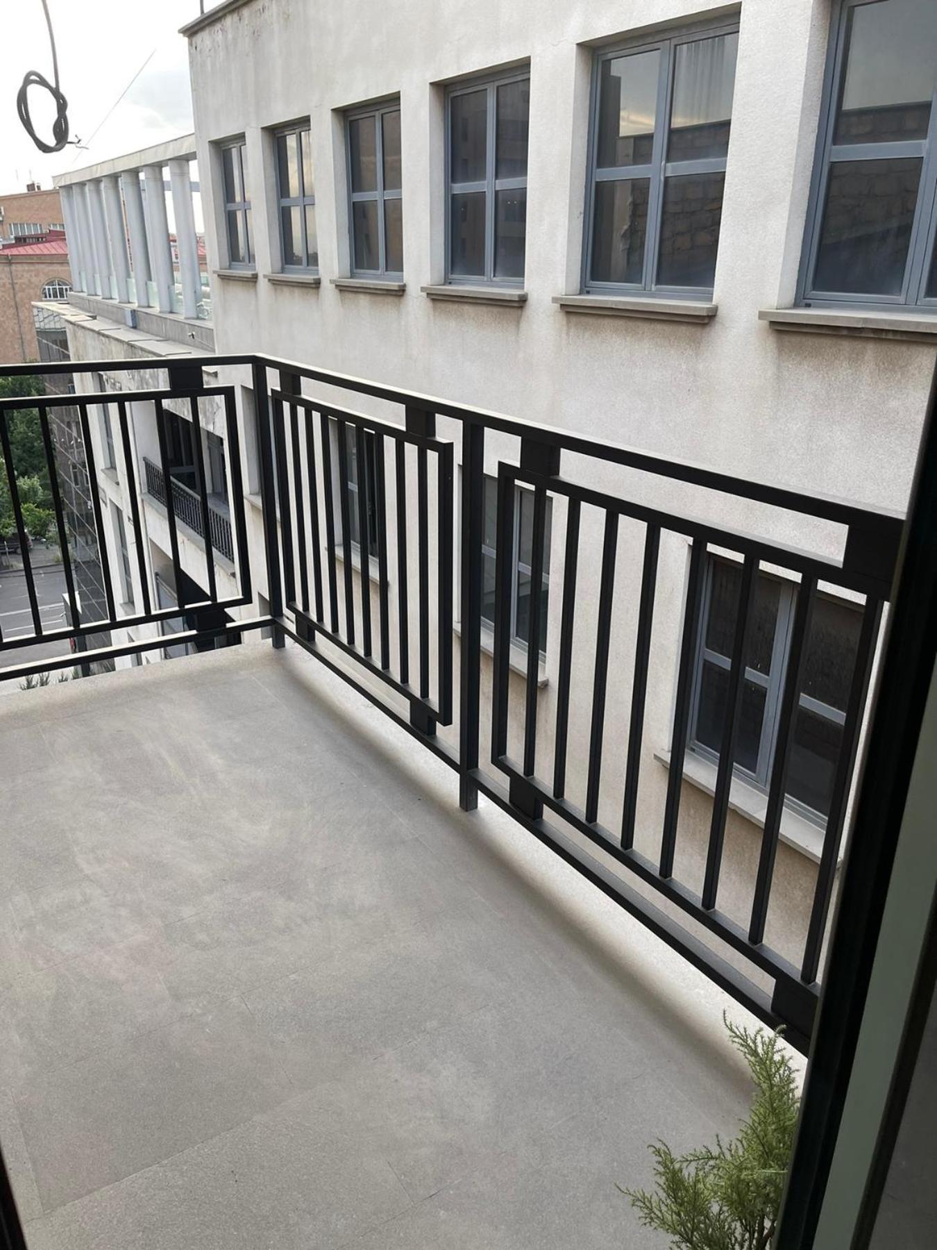 Aparthotel Aygestan Plaza à Erévan Extérieur photo